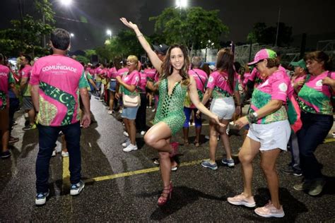 carnaval mulher pelada|Mulher Melão desfila pela Grande Rio: A mais pelada das。